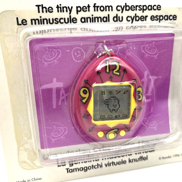 [NEW] [Not Guaranteed to Work : For Collection Only] Original Tamagotchi Europe Ver. Red Purple w/Numbers Bandai English Model 1996 [Made in China]