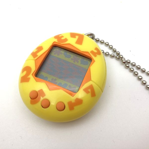 [Gebraucht] Original Tamagotchi Gelb mit Nummern Keine Box Bandai Englisches Modell 1996-1997